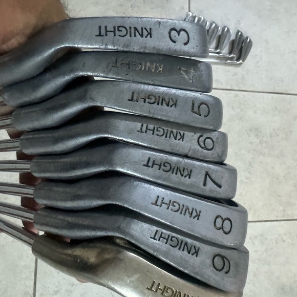 Knight iron set in right handed
3 to pw , steel shafts 
Used conditions - Picture 1 of 7